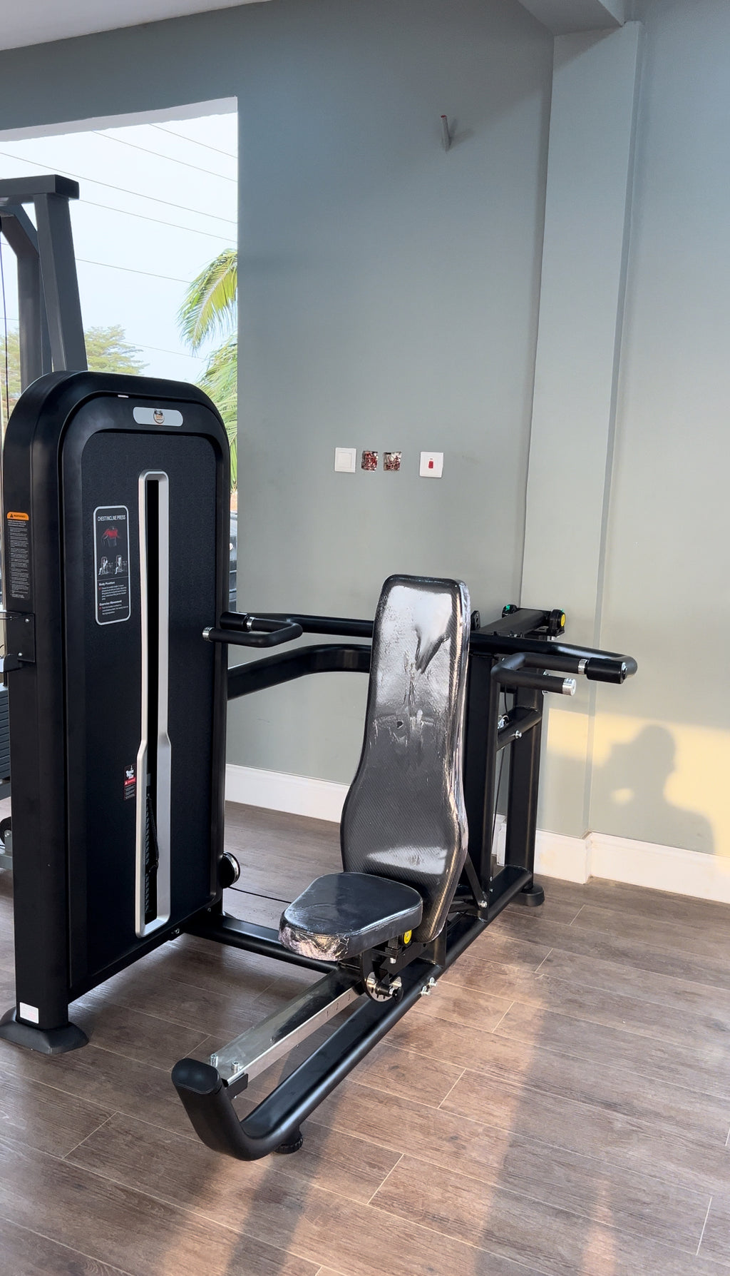 Chest and shoulder press